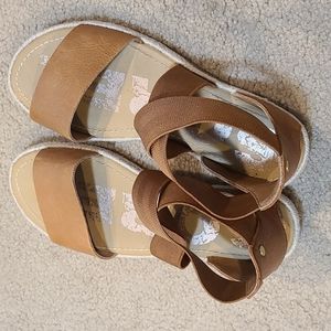 Sorel size 7.5 tan leather sandals
